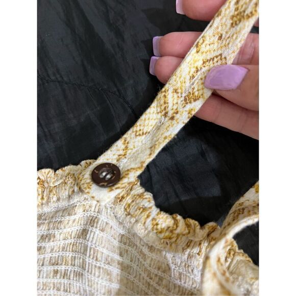 Tart Top Womens Size Medium Beige Snake Print Flowy Smocked Peplum Top NWT - Picture 5 of 11